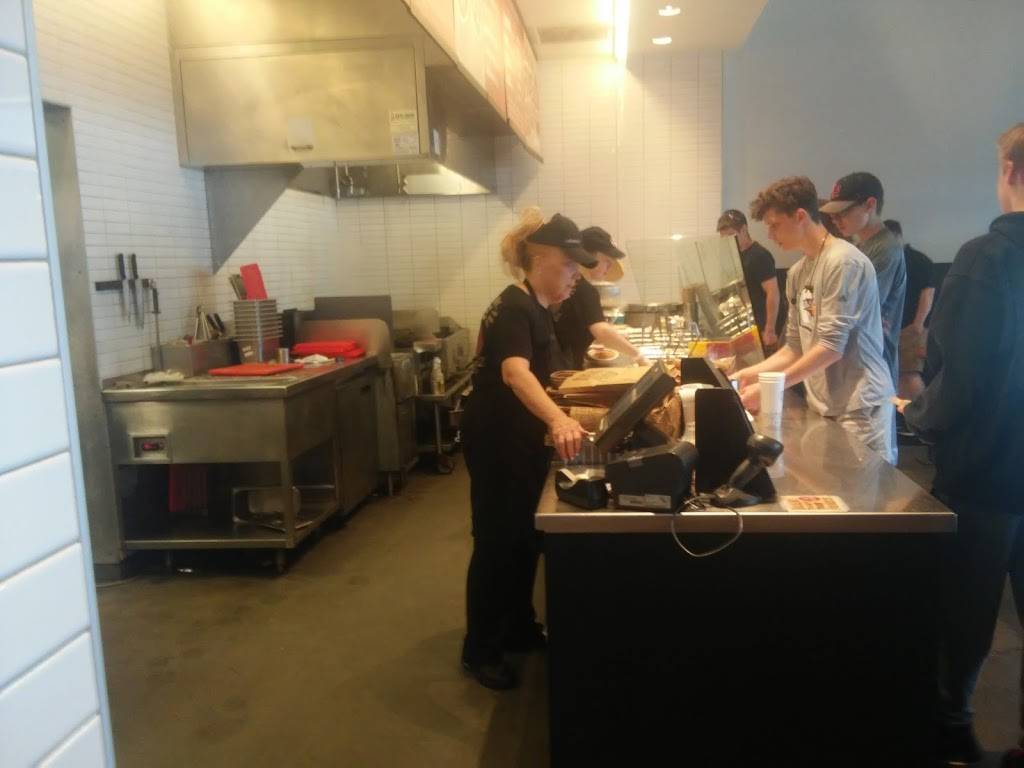 Chipotle Mexican Grill | restaurant | 55 Dodge St, Beverly, MA 01915, USA | 9788167955 OR +1 978-816-7955