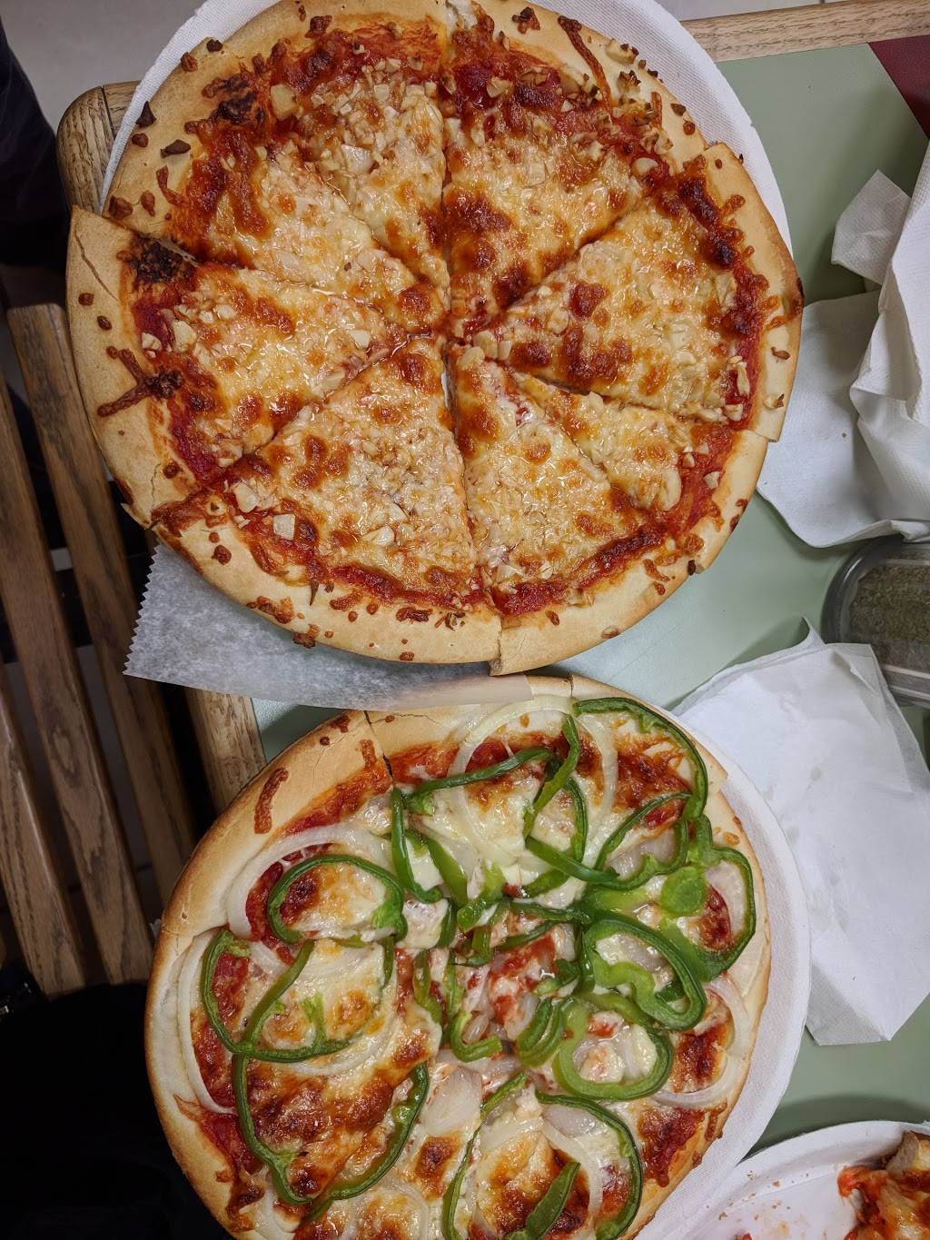 Singas Famous Pizza | meal takeaway | 464 S Broadway, Hicksville, NY 11801, USA | 5169339033 OR +1 516-933-9033