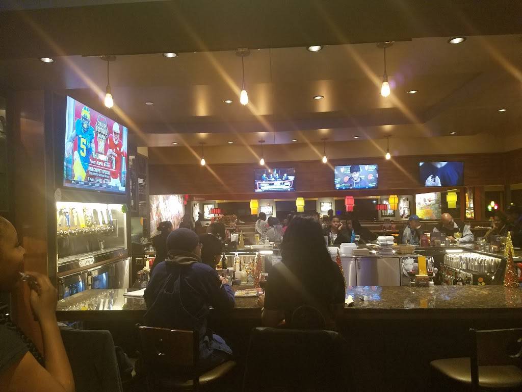 Applebees Grill + Bar | restaurant | 2111 W 8 Mile Rd, Detroit, MI 48203, USA | 3135865980 OR +1 313-586-5980