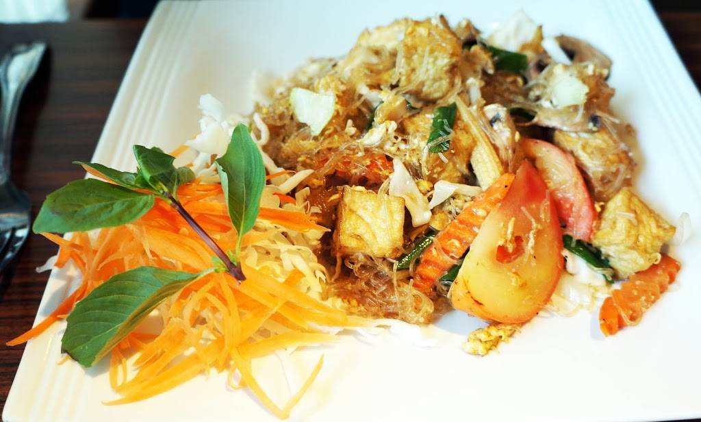 Saucys Thai + Pho | restaurant | 3813, 5944 Royal Ln, Dallas, TX 75230, USA | 2143788424 OR +1 214-378-8424