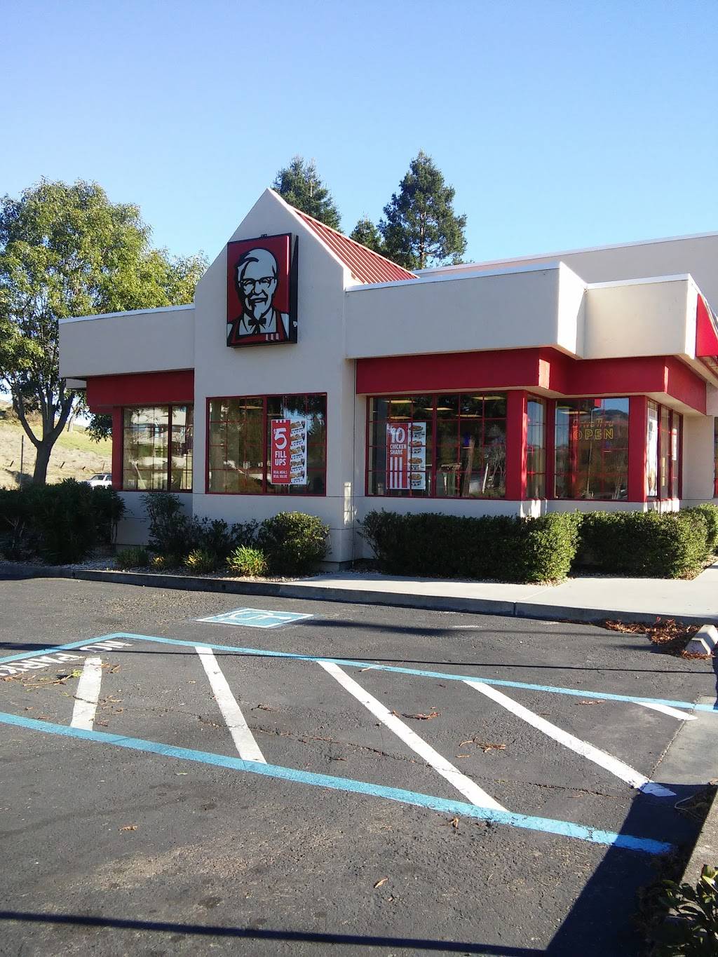 KFC | restaurant | 7145 Redwood Blvd, Novato, CA 94945, USA | 4158930465 OR +1 415-893-0465