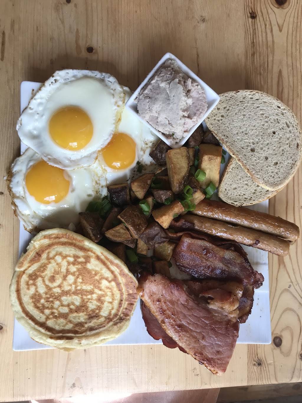 Bistro 827 | restaurant | 168 Chemin Old Chelsea, Chelsea, QC J9B 1J3, Canada | 8198279118 OR +1 819-827-9118