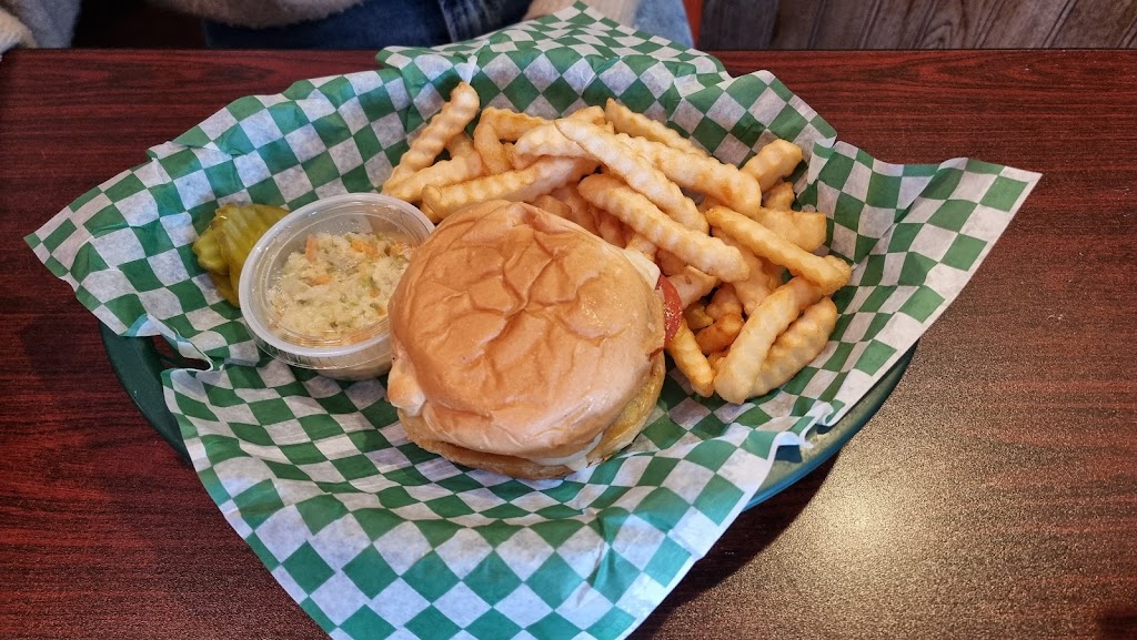 Mels Sportspage Bar & Snickers Pizza Shop | restaurant | 427 Chestnut St, Virginia, MN 55792, USA | 2187418232 OR +1 218-741-8232