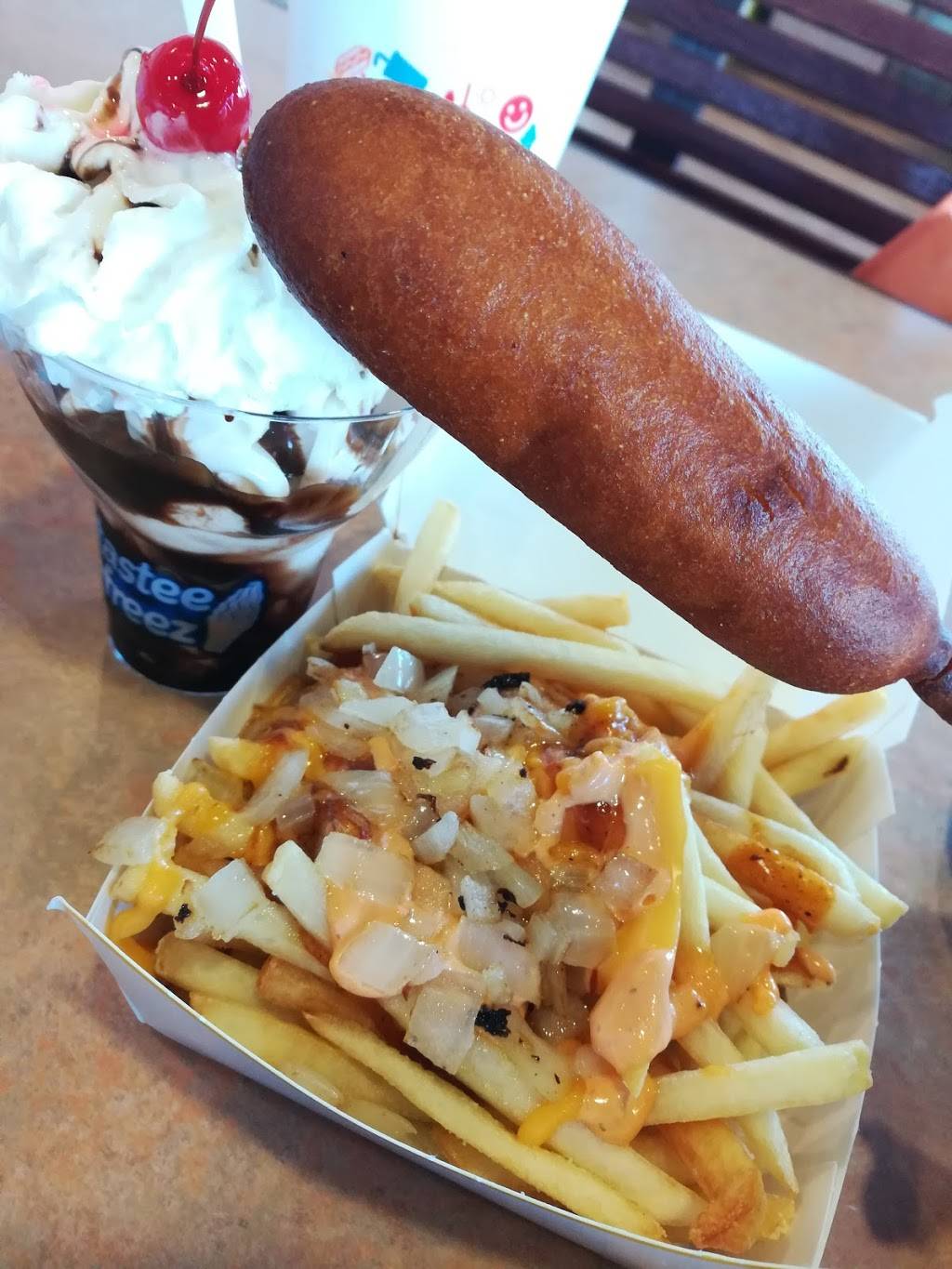 Wienerschnitzel | restaurant | 15555 Main St, Hesperia, CA 92345, USA | 7609499966 OR +1 760-949-9966
