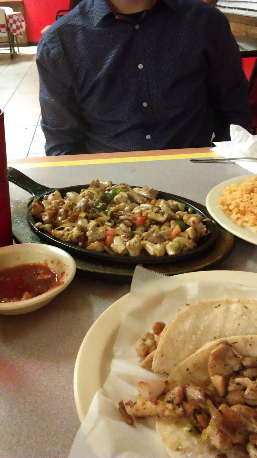 Taqueria El Rancho De Jalisco | restaurant | 1955 Dollarhide Ave, San Antonio, TX 78223, USA | 2103338055 OR +1 210-333-8055