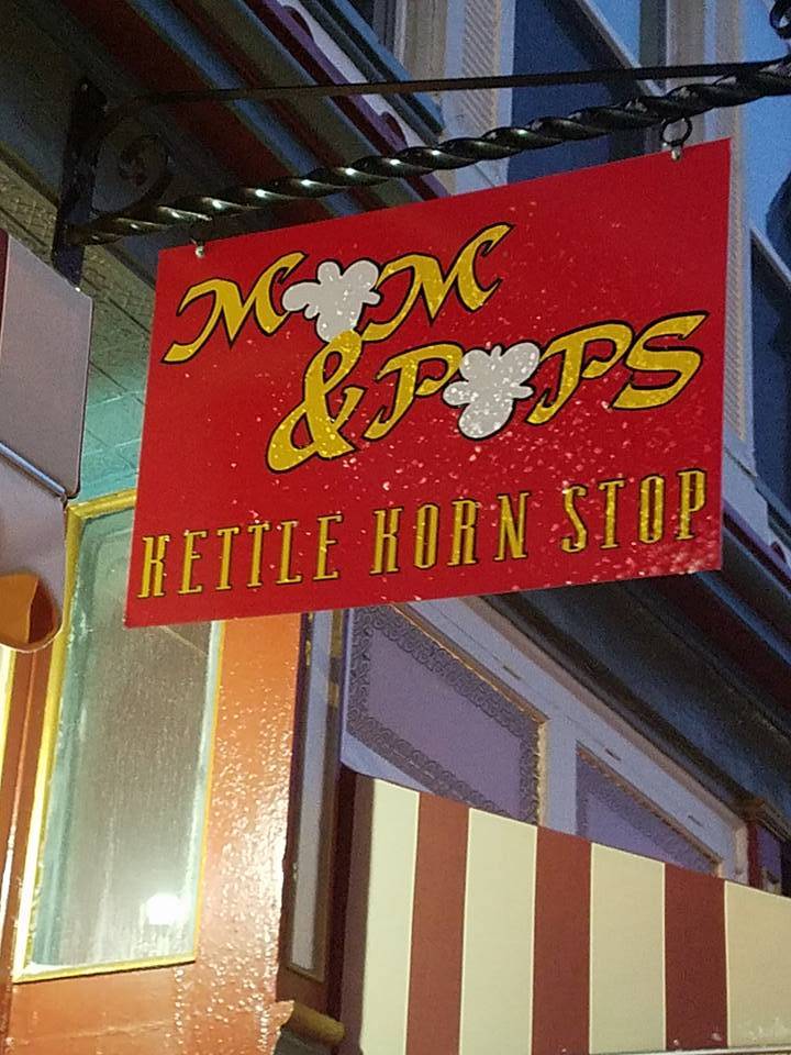Mom & Pops Kettle Korn Stop | restaurant | 119 S Market St, Paxton, IL 60957, USA | 2173792676 OR +1 217-379-2676