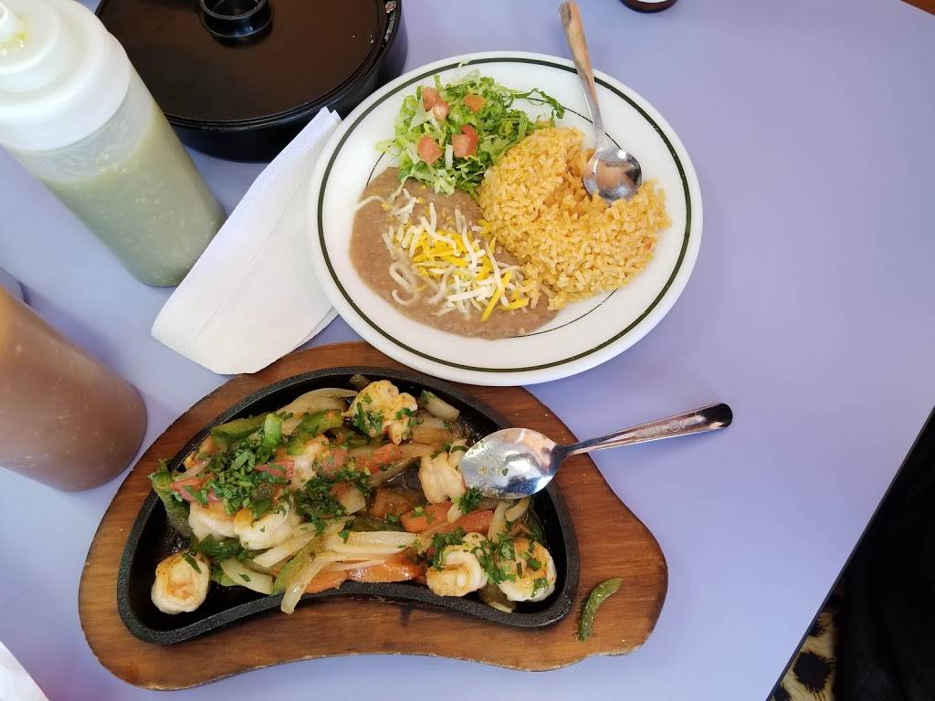 Guzman Taqueria | restaurant | 100 Spring St, Orfordville, WI 53576, USA | 6088793888 OR +1 608-879-3888