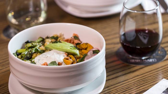 State & Main Kitchen & Bar | restaurant | 301 Hays Blvd, Oakville, ON L6H 6Z3, Canada | 2898131772 OR +1 289-813-1772