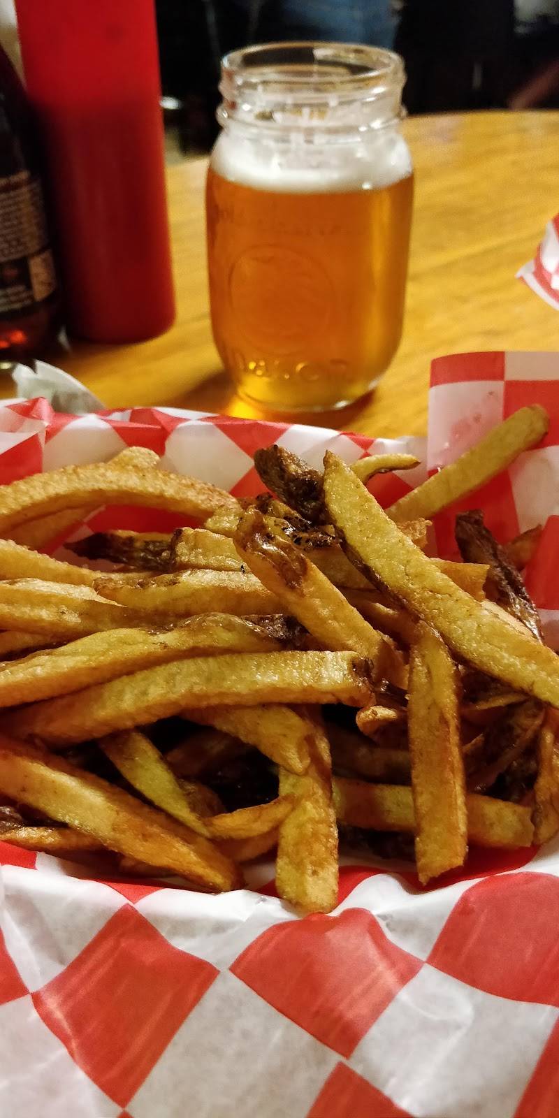 Smokin Js Country Corner Inn | restaurant | 17880 Cole Rd, Conneautville, PA 16406, USA | 8146832163 OR +1 814-683-2163