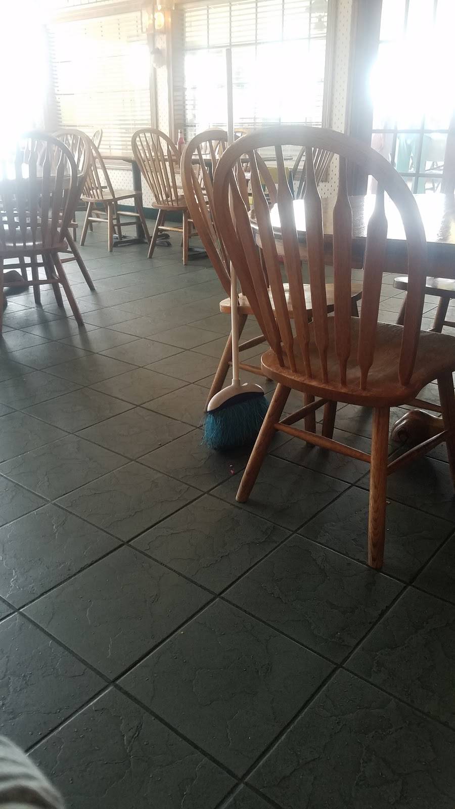 St Nicks Restaurant | restaurant | 91 W Christmas Blvd, Santa Claus, IN 47579, USA | 8129374359 OR +1 812-937-4359