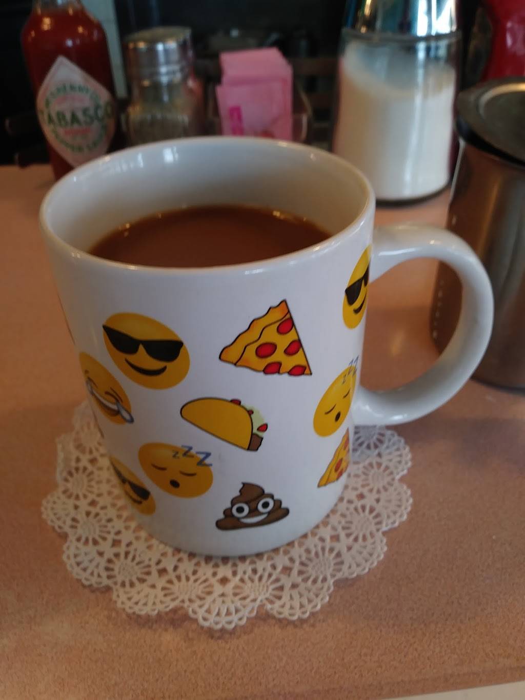 Sammys Restaurant | restaurant | 2021 Del Paso Blvd, Sacramento, CA 95815, USA | 9169256747 OR +1 916-925-6747