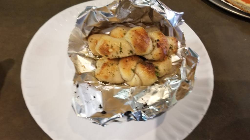 Romeos Pizza | restaurant | 322 Dogwood Ave, Franklin Square, NY 11010, USA | 5164816630 OR +1 516-481-6630