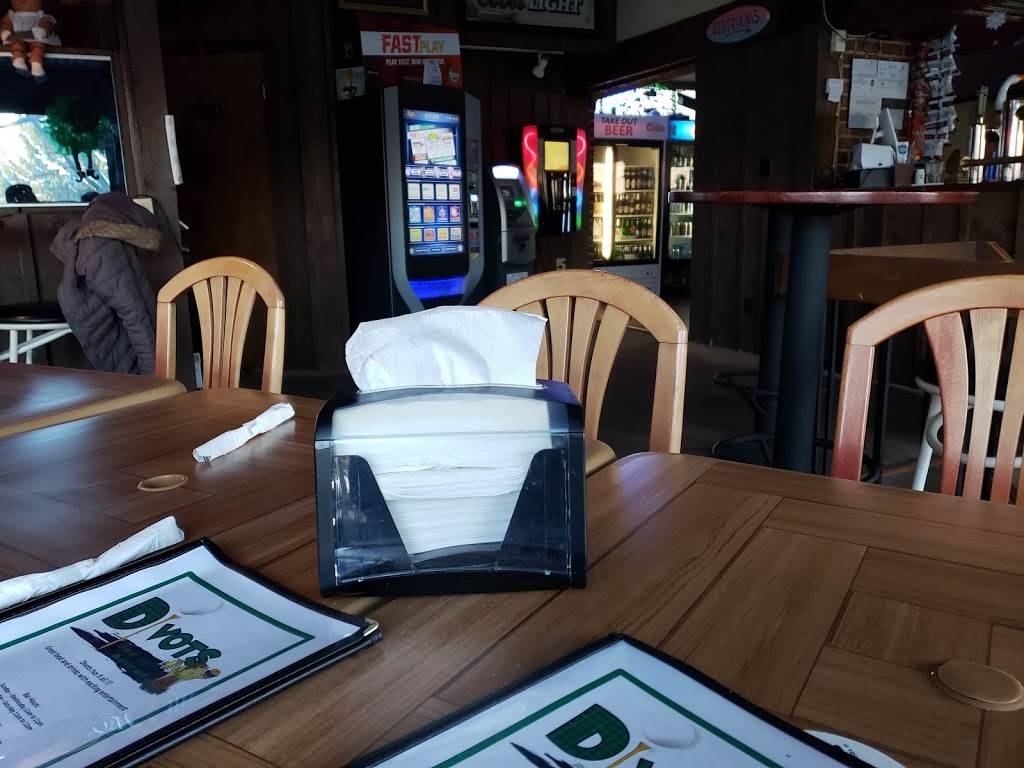 Divots Bar & Grill | restaurant | 12 Village Center Dr, Reading, PA 19607, USA | 6107756575 OR +1 610-775-6575