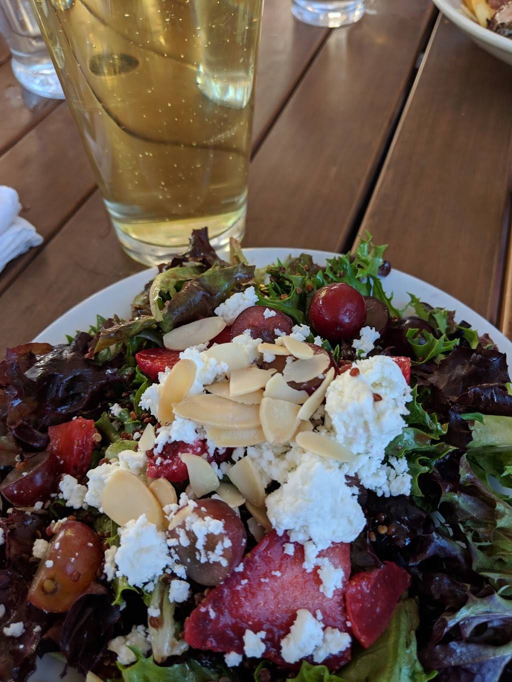 The Roost | restaurant | 526 Main St, Longmont, CO 80501, USA | 3038273380 OR +1 303-827-3380