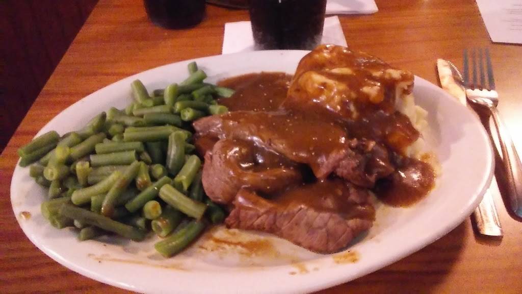 Hunt Club of Hillsdale | restaurant | 24 N Howell St, Hillsdale, MI 49242, USA | 5174377356 OR +1 517-437-7356