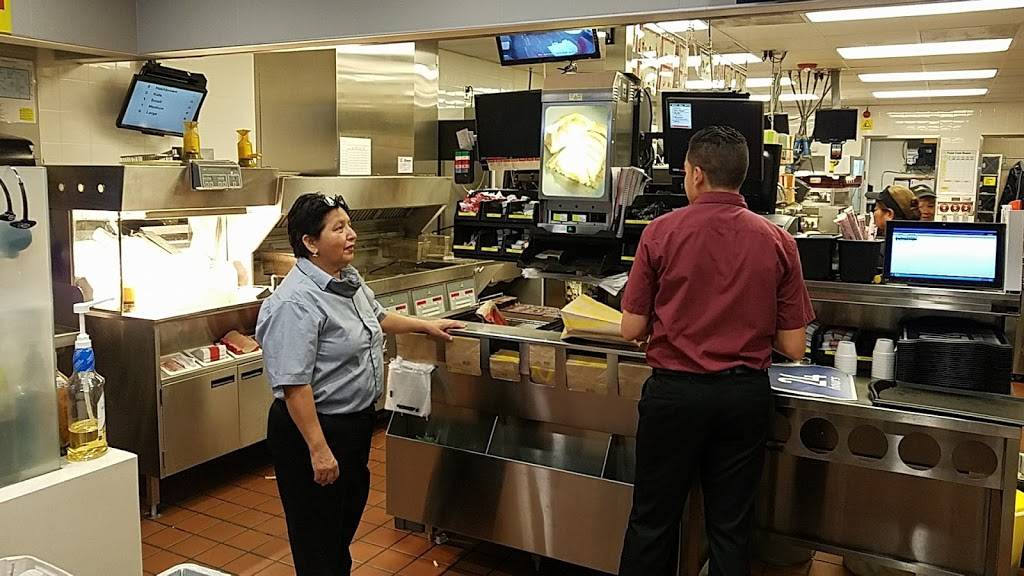 McDonalds | cafe | 665 Long Beach Rd, Long Beach, NY 11561, USA | 5164326442 OR +1 516-432-6442