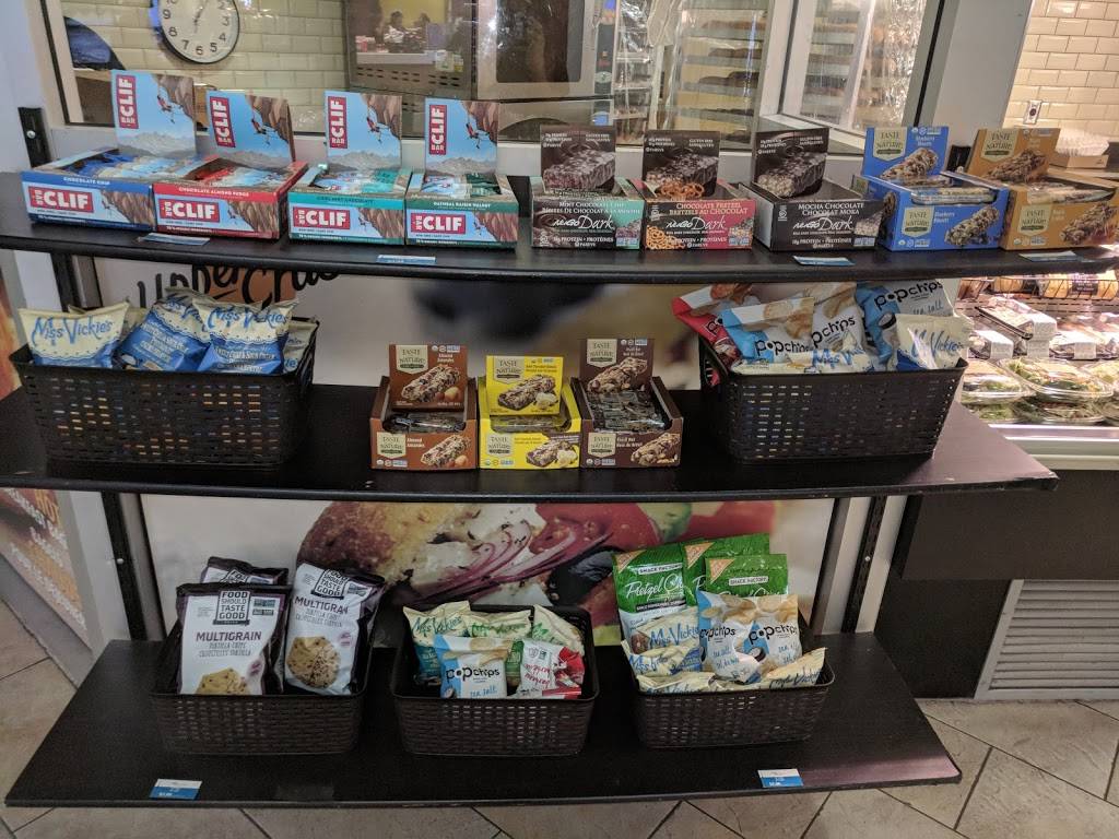 Upper Crust | meal takeaway | 6301 Silver Dart Dr, Mississauga, ON L4W 1S9, Canada | 4167762849 OR +1 416-776-2849