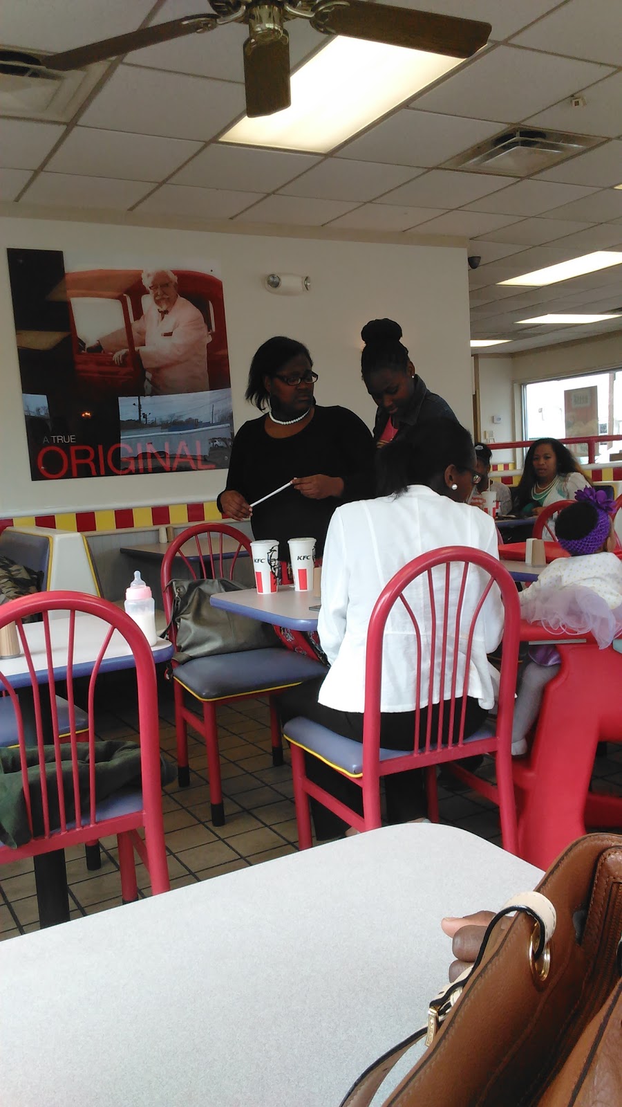 KFC | restaurant | 201 S Chestnut St, Tallulah, LA 71282, USA | 3185741711 OR +1 318-574-1711