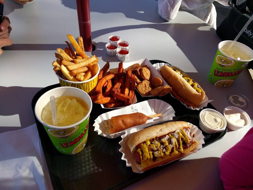 Dune Dogz & Treats | restaurant | 2233 Ottawa Beach Rd, Holland, MI 49424, USA | 6167383649 OR +1 616-738-3649