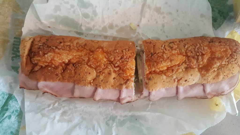 Subway | restaurant | Rabba Foods C-Store, 4175 Confederation Pkwy Unit 6 & 7, Mississauga, ON L5B 0C6, Canada | 9053068401 OR +1 905-306-8401