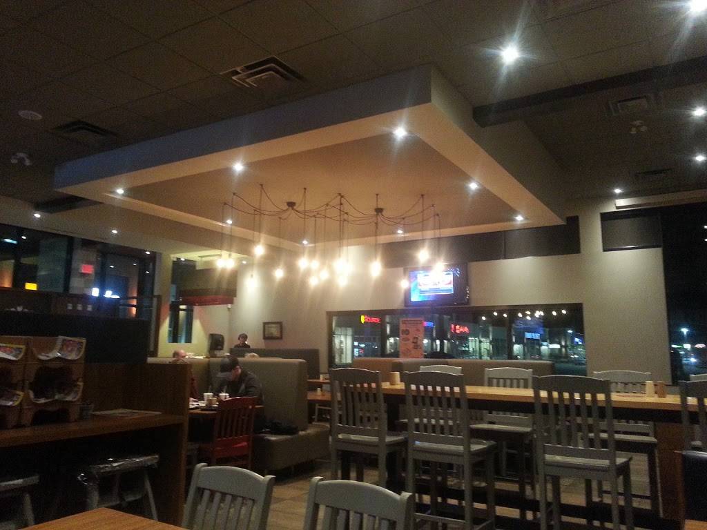 St-Hubert Express | restaurant | 456 County Rd 17, Hawkesbury, ON K6A 2R2, Canada | 6136329995 OR +1 613-632-9995