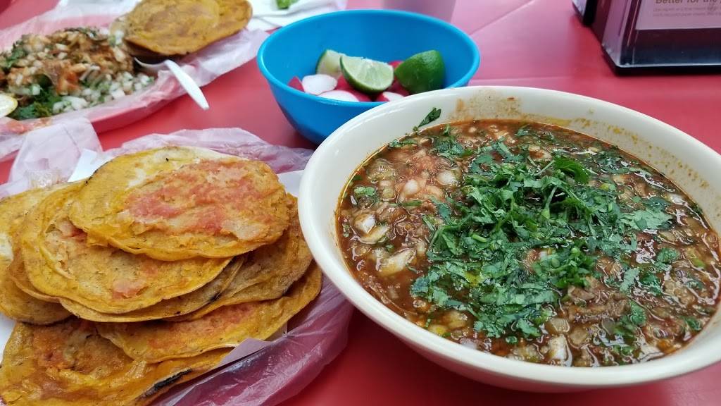 Tacos De Birria La Esquina | restaurant | Avenida Universidad 101c, Indeco Universidad, 22427 Tijuana, B.C., Mexico | 016642417121 OR +52 664 241 7121
