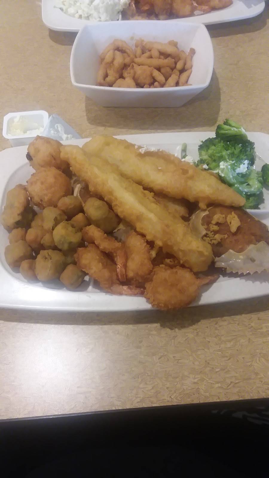 Captain Ds | restaurant | 1002 Over Mountain Dr, Elizabethton, TN 37643, USA | 4235431111 OR +1 423-543-1111