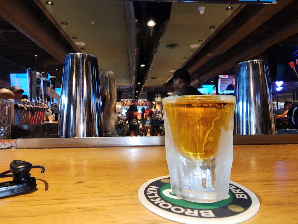 Twin Peaks | restaurant | 2151 Gallatin Pike N, Madison, TN 37115, USA | 6154486418 OR +1 615-448-6418