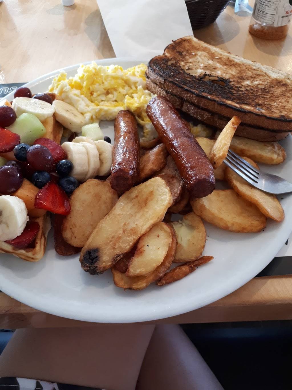 LOeufrier | restaurant | 415 Rue des Érables, Salaberry-de-Valleyfield, QC J6T 6J5, Canada | 4507470795 OR +1 450-747-0795