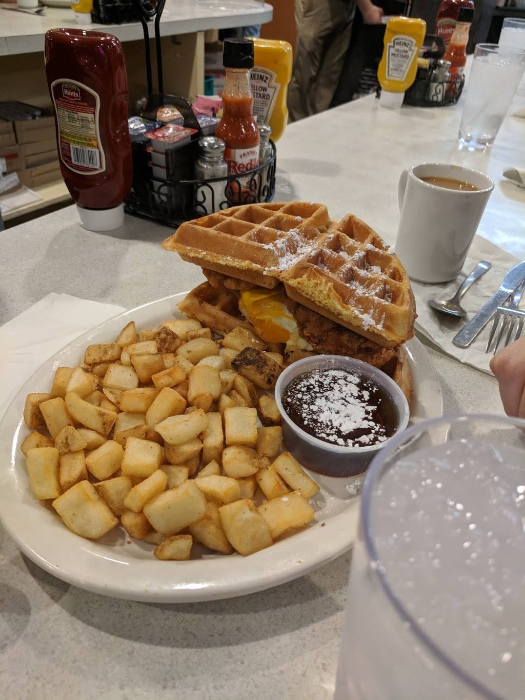 The Echo Restaurant | restaurant | 3510 Edwards Rd, Cincinnati, OH 45208, USA | 5133212816 OR +1 513-321-2816