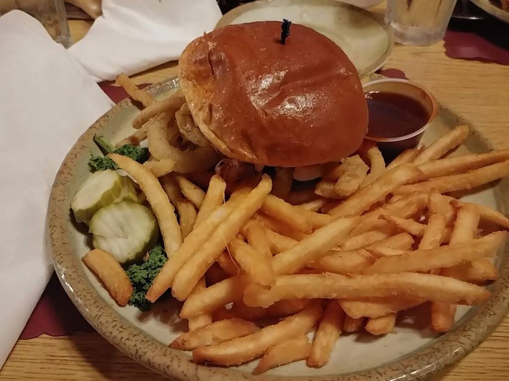 Fin N Feather Showboats | restaurant | 22 W Main St, Winneconne, WI 54986, USA | 9205824305 OR +1 920-582-4305