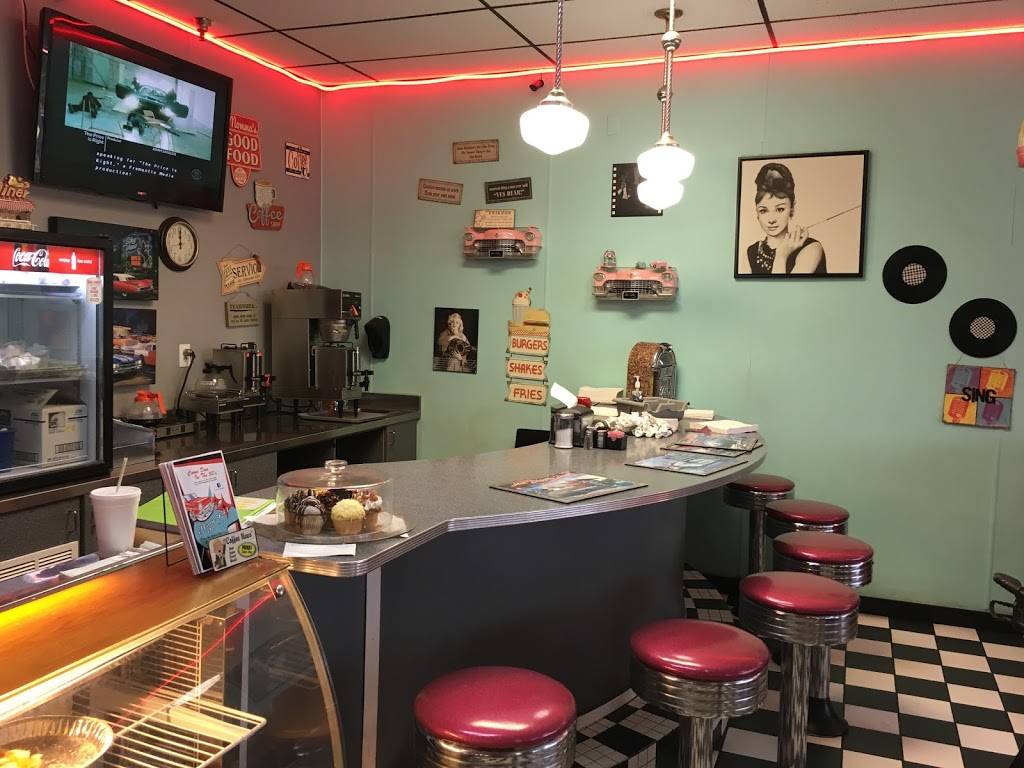 Hwy 441 Diner | restaurant | 381 E Burleigh Blvd, Tavares, FL 32778, USA | 3525085494 OR +1 352-508-5494