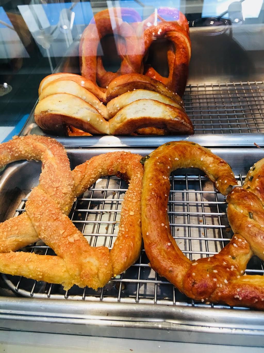 Auntie Annes | cafe | 472 Sun Valley Mall, Concord, CA 94520, USA | 9256769648 OR +1 925-676-9648