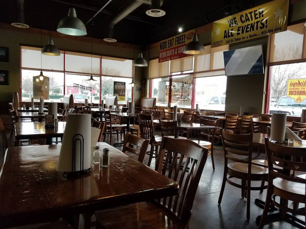 Dickeys Barbecue Pit | restaurant | 1224 N Highway 377, #221, Roanoke, TX 76262, USA | 8174913100 OR +1 817-491-3100