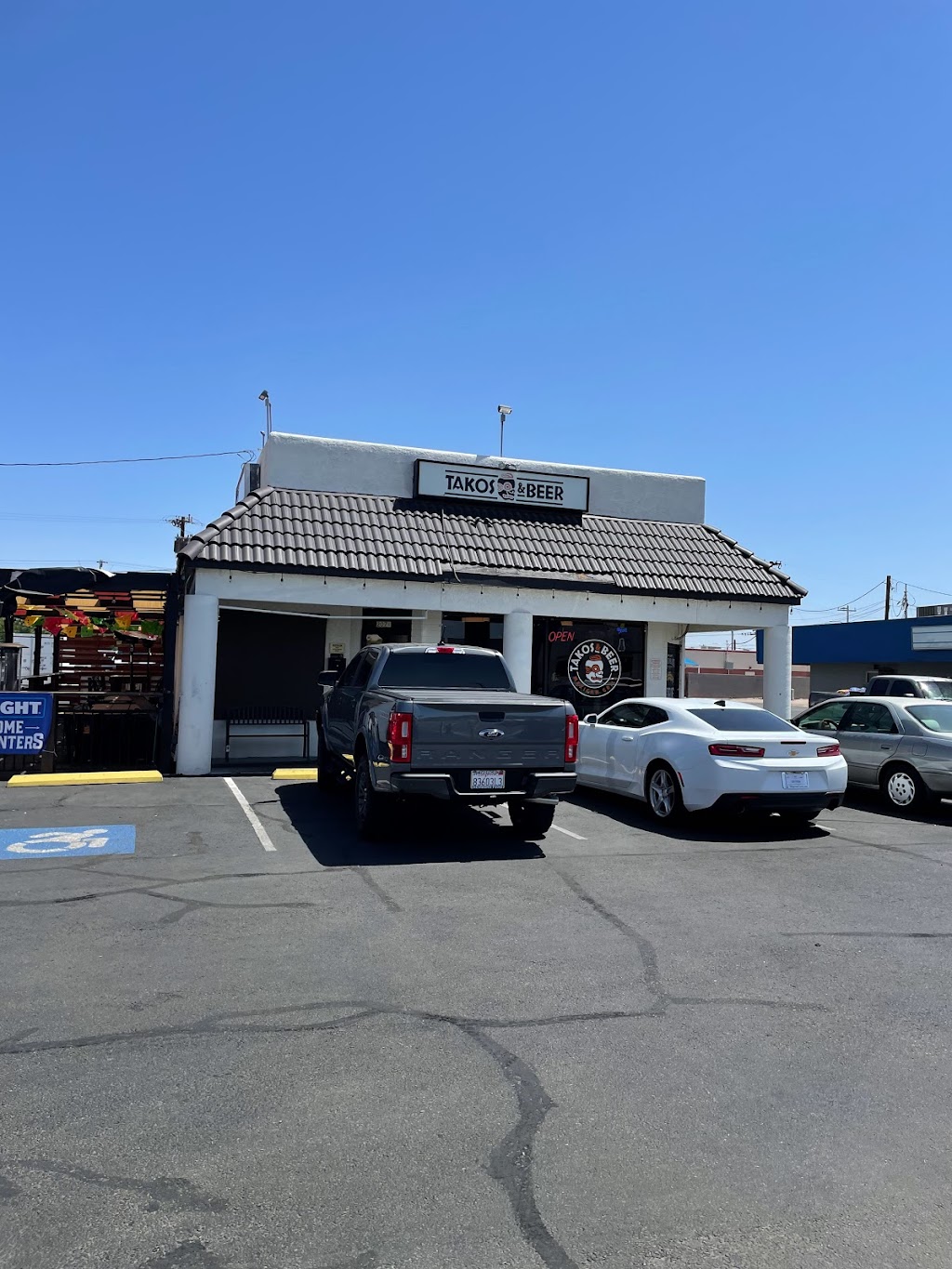 Takos & Beer | restaurant | 2071 S 4th Ave, Yuma, AZ 85364, USA | 9287830099 OR +1 928-783-0099