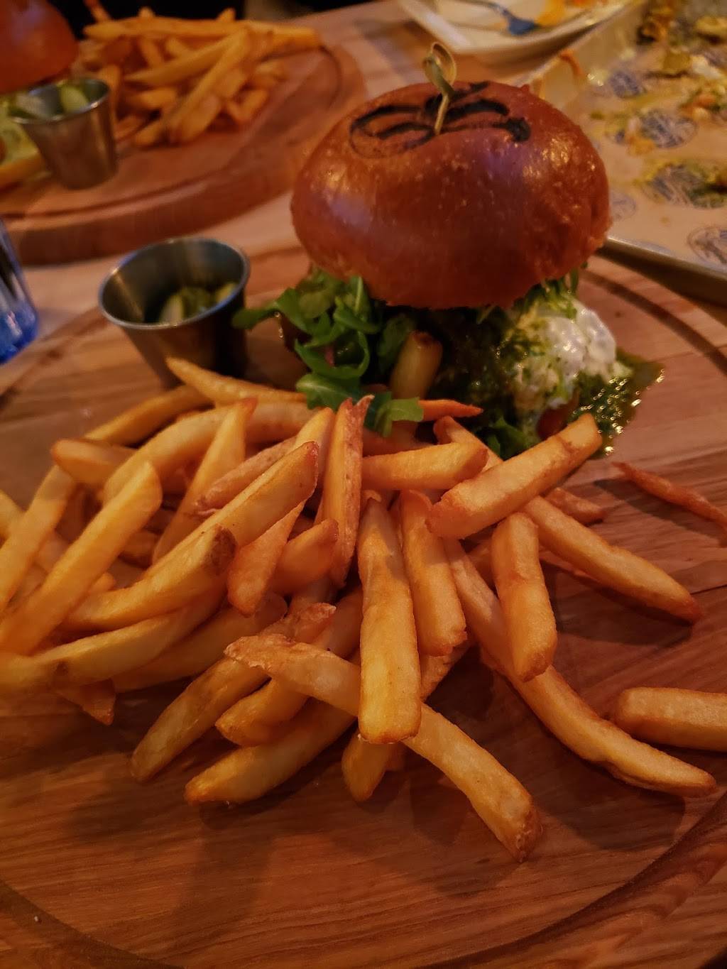 Richmond Republic | restaurant | 4459 Amboy Rd, Staten Island, NY 10312, USA | 7183567425 OR +1 718-356-7425