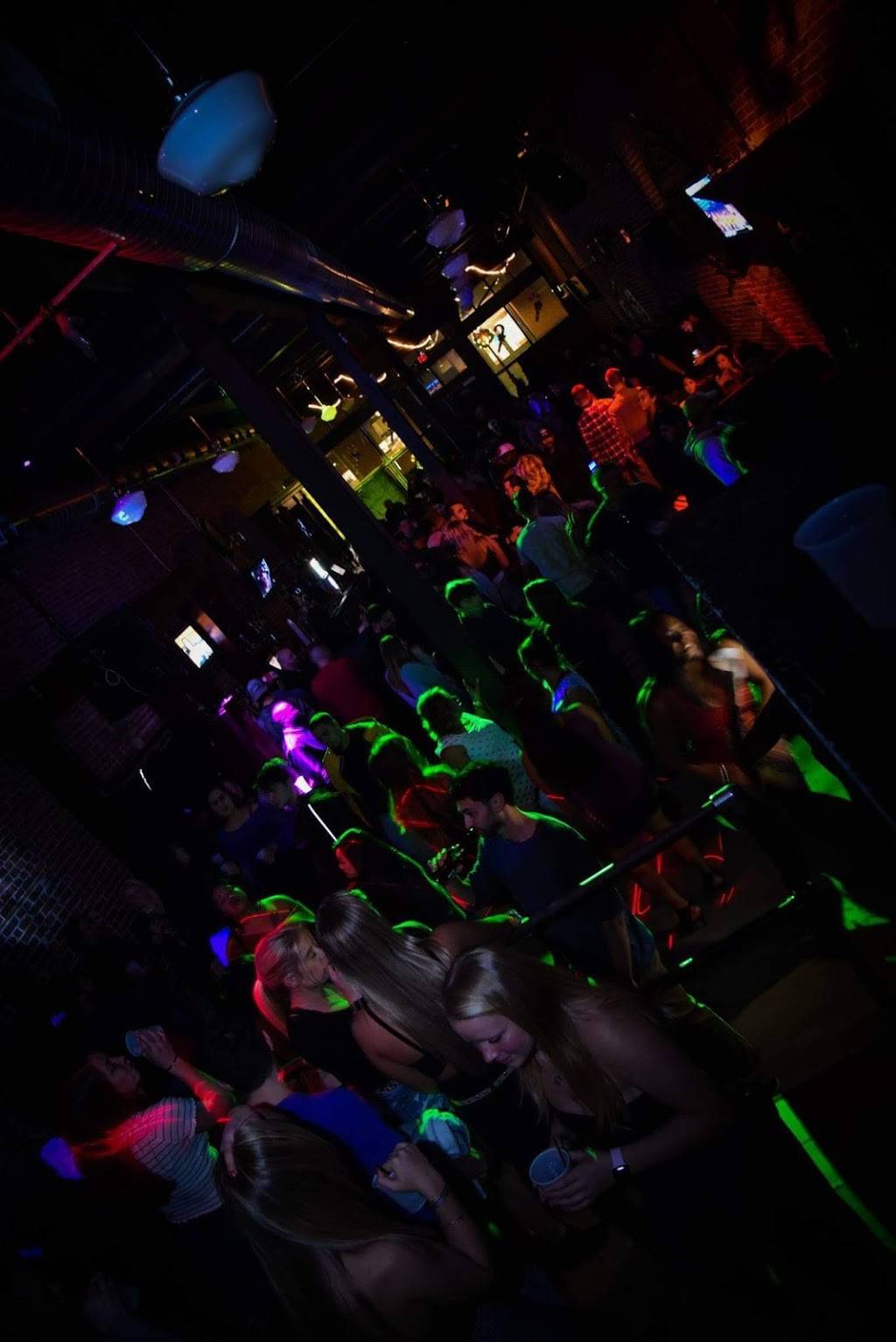 The Smokehouse Tavern | restaurant | 98 Middle St, Lowell, MA 01852, USA | 9784412278 OR +1 978-441-2278