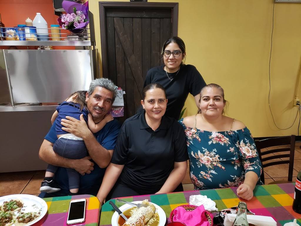 La Tapatia Tacos Y Tortas | restaurant | 2100 N Rancho Ave, Colton, CA 92324, USA | 9093327171 OR +1 909-332-7171