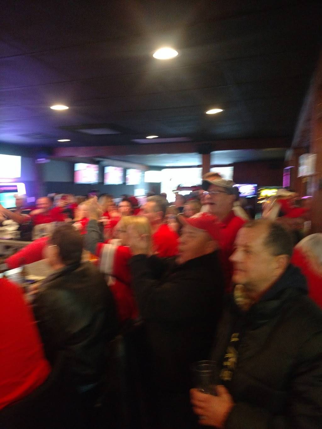 Dilly Ds Sports Grill | restaurant | 1422, 9750 Olde 8 Rd, Northfield, OH 44067, USA | 3304678869 OR +1 330-467-8869