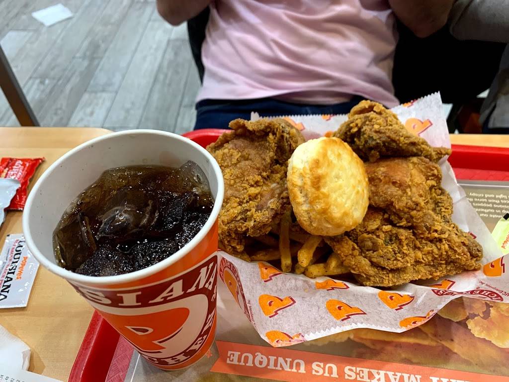 Popeyes Louisiana Kitchen | meal takeaway | 1375 Huron Church Rd, Windsor, ON N9C 2B4, Canada | 5192563200 OR +1 519-256-3200