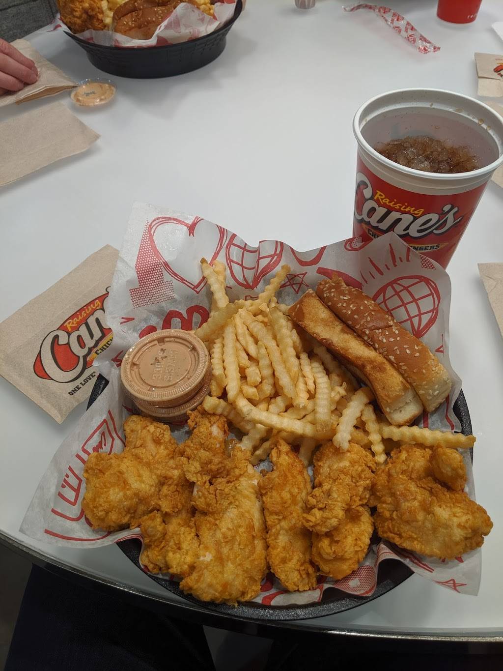Raising Canes Chicken Fingers | meal takeaway | 1205 E Higgins Rd, Schaumburg, IL 60173, USA | 8472402078 OR +1 847-240-2078