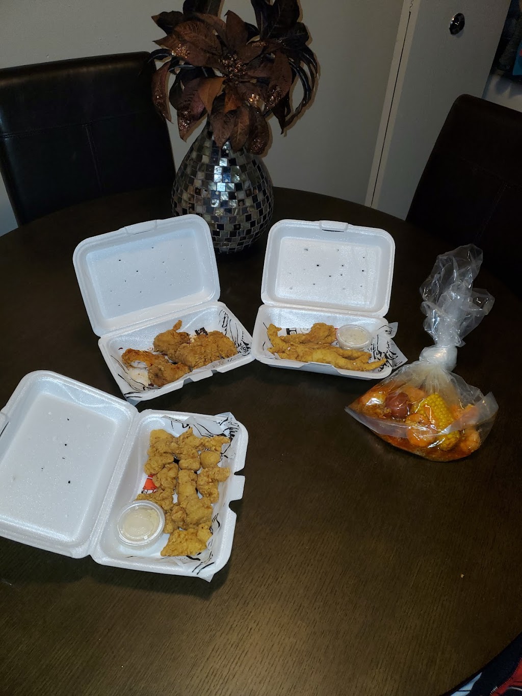 Pier 17 Cajun Seafood & Bar | restaurant | 600 N Green River Rd, Evansville, IN 47715, USA | 8123036338 OR +1 812-303-6338