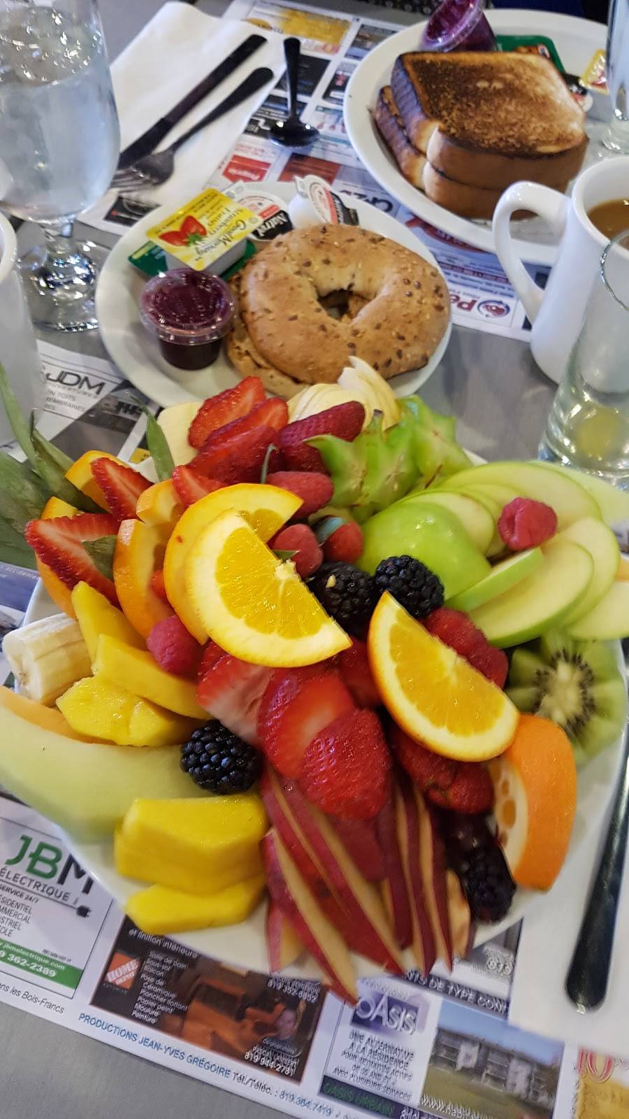 La Pomme Verte | restaurant | 560 Rue Notre Dame E, Victoriaville, QC G6P 4B5, Canada | 8197953335 OR +1 819-795-3335