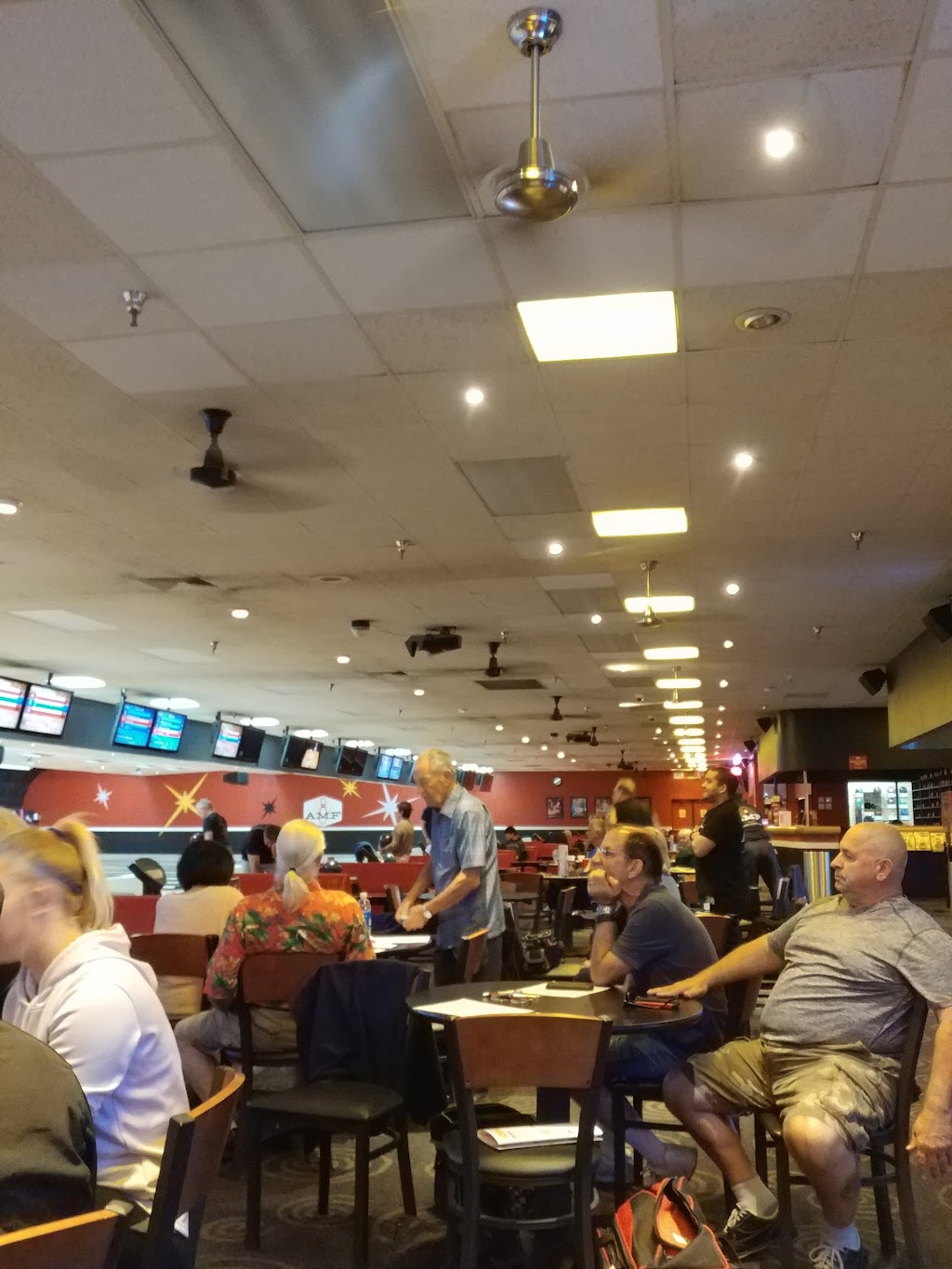 AMF Union Hills Lanes | restaurant | 3424 W Union Hills Dr, Phoenix, AZ 85027, USA | 6235811595 OR +1 623-581-1595