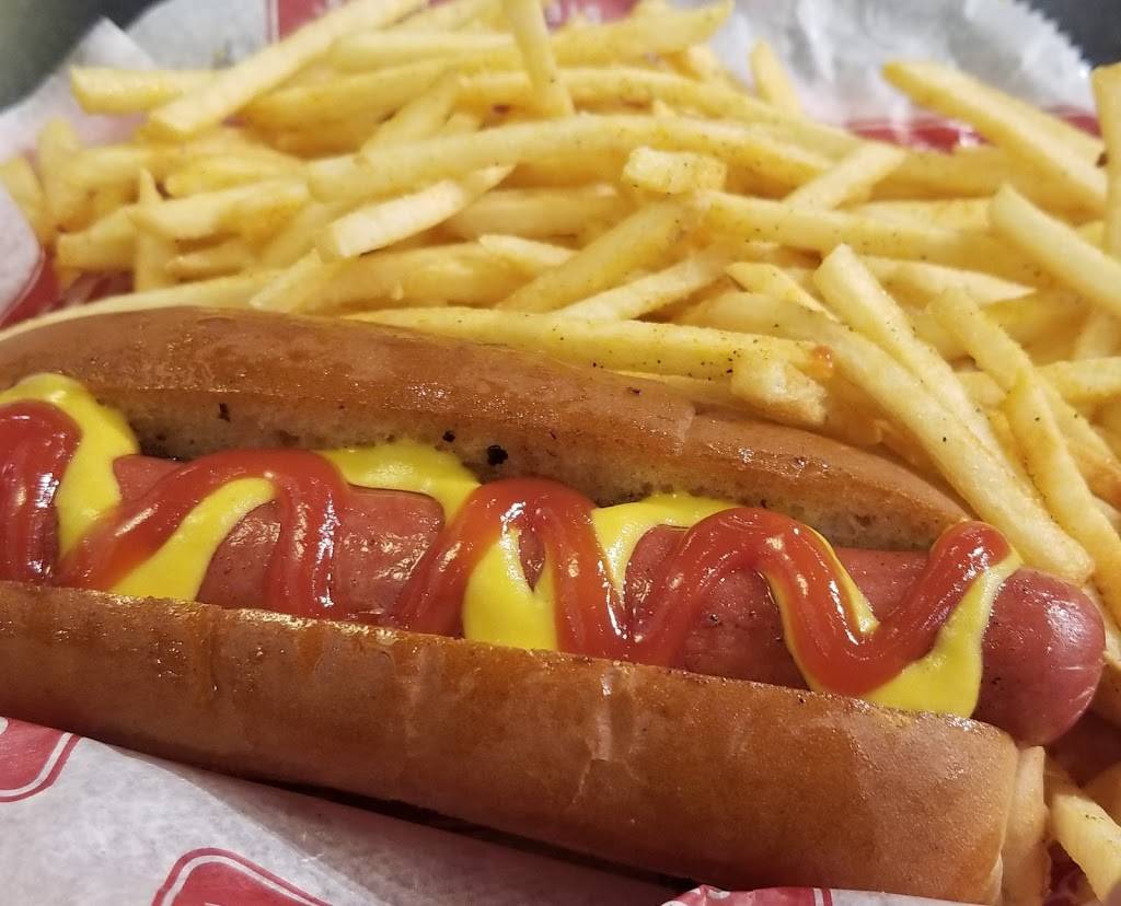 Freddys Frozen Custard & Steakburgers | restaurant | 2046 Sovia Dr, Waterloo, IA 50702, USA | 3192333410 OR +1 319-233-3410