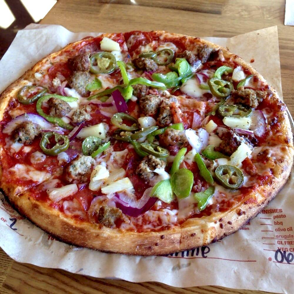 Blaze Pizza | meal takeaway | 5620 Paseo Del Norte, Carlsbad, CA 92008, USA | 7608945029 OR +1 760-894-5029