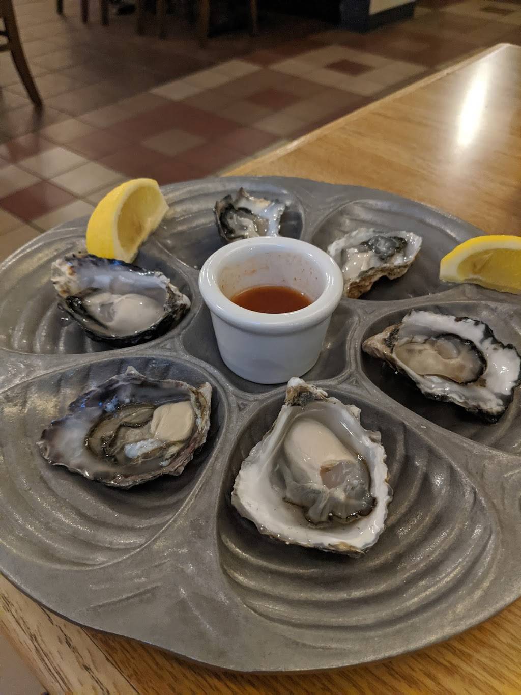 Five Hooks Fish Grill | restaurant | 2232 Queen Anne Ave N, Seattle, WA 98109, USA | 2064031263 OR +1 206-403-1263