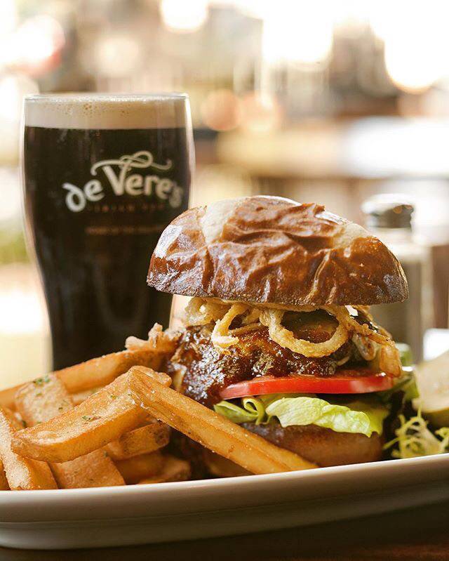 de Veres Irish Pub | restaurant | 217 E St, Davis, CA 9616, USA | 5302045533 OR +1 530-204-5533