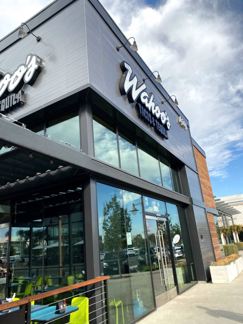 Wahoos Fish Taco | restaurant | 4201 McGowen St #205, Long Beach, CA 90808, USA | 5623542121 OR +1 562-354-2121