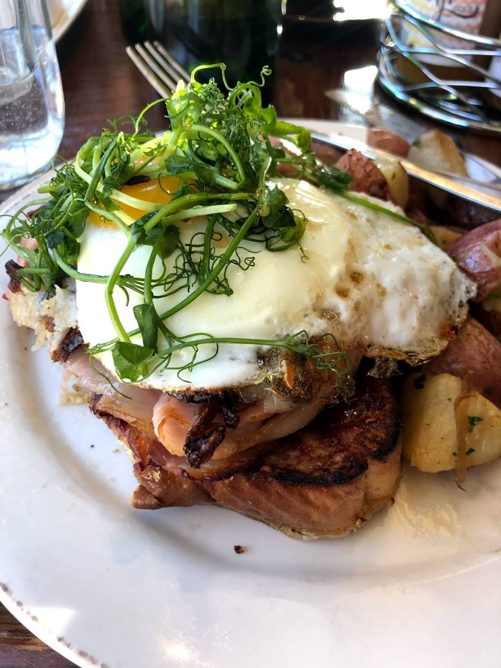 Farmhouse Evanston | restaurant | 703 Church St, Evanston, IL 60201, USA | 8474929700 OR +1 847-492-9700